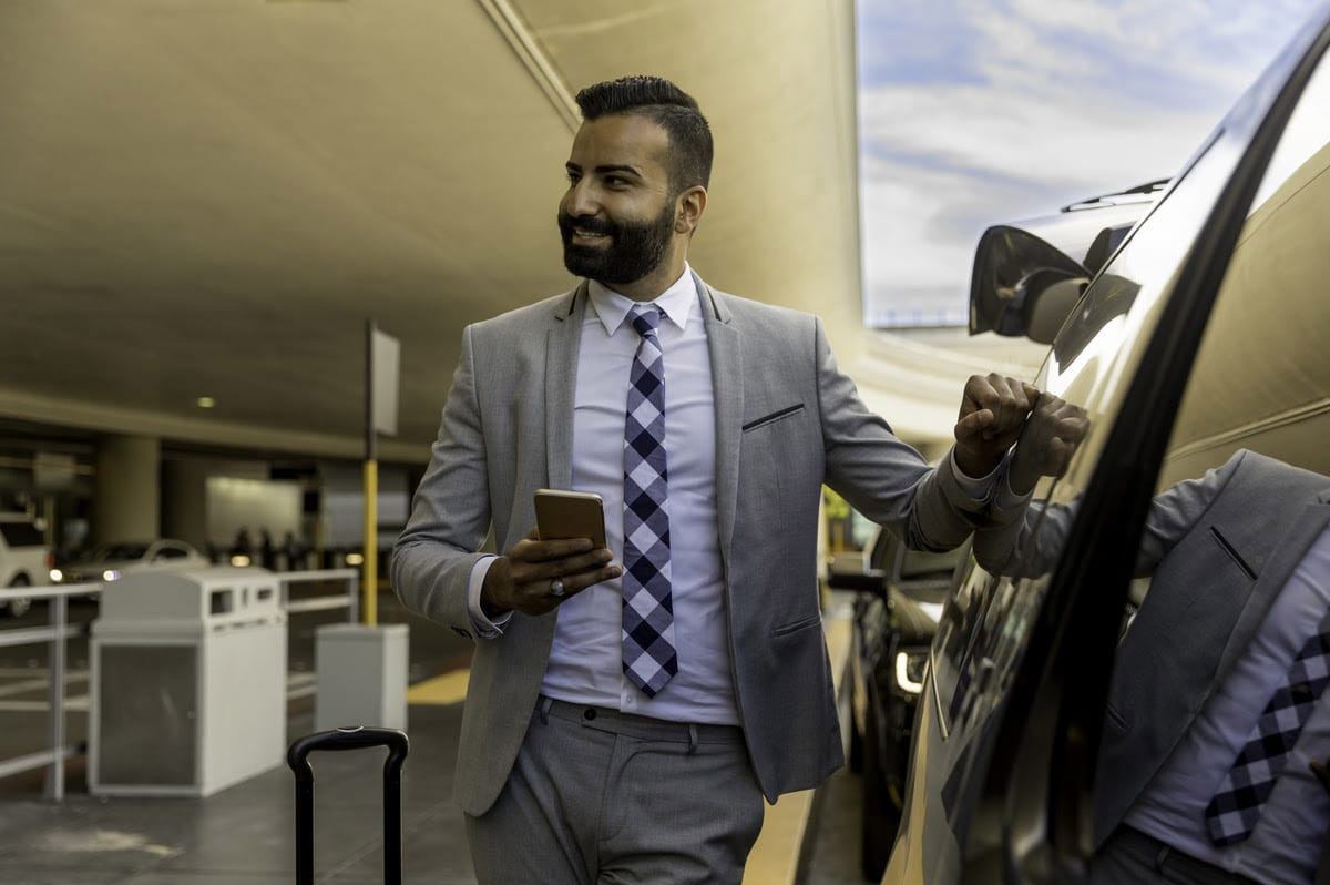 Luxury Transportation for Travel Agencies: When to Recommend a Chauffeur