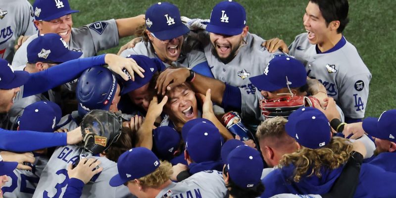 World Series Airport Car Service in Massachusetts | Luxury Transportation to MLB Games